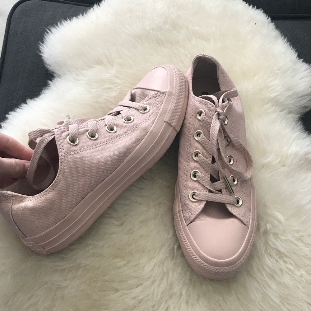 Converse sneaker